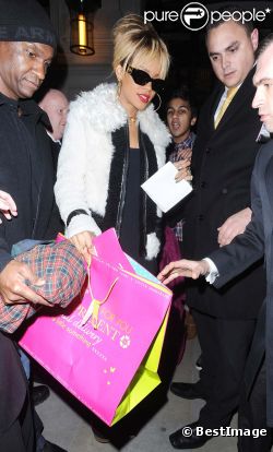 Rihanna fête son 24e anniversaire à Londres, le 20 février 2012.
