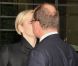 Le prince Albert II de Monaco et sa femme la princesse Charlene s'embrassent lors de la cérémonie de la Croix-Rouge, à Monaco, le 21 février 2012