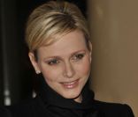  La princesse Charlene, souriante et radieuse lors d'une cérémonie de la Croix-Rouge, à Monaco, le 21 février 2012 