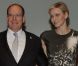 Le prince Albert II de Monaco et sa femme la princesse Charlene, sublime, ont assisté à la cérémonie de la Croix-Rouge, à Monaco, le 21 février 2012