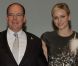 Le prince Albert II de Monaco et sa femme la princesse Charlene ont assisté à la cérémonie de la Croix-Rouge, à Monaco, le 21 février 2012
