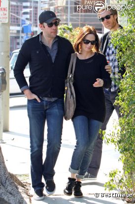  Emily Blunt et John Krasinski vont déjeuner dans un restaurant à Los Angeles, le 21 février 2012 
 &nbsp; 