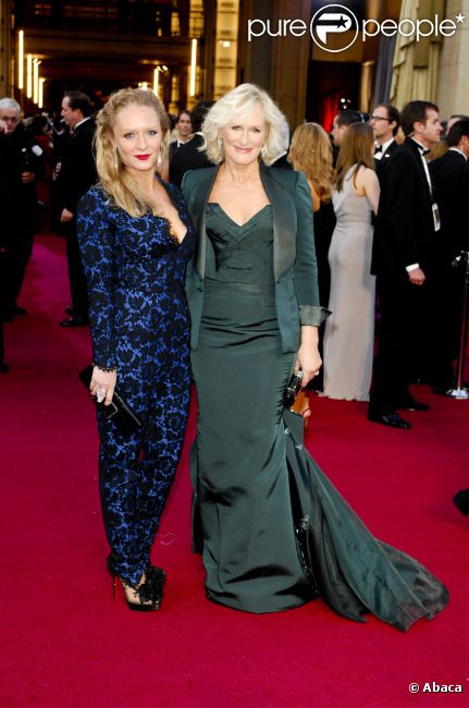 La moda en los Oscars y Cannes 2012 802562-glenn-close-et-sa-fille-annie-starke-a-637x0-3