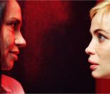 Béatrice Dalle et Emmanuelle Béart dans Bye Bye Blondie.