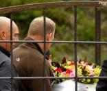 Ce paquet de roses est suspect... il va falloir le fouiller