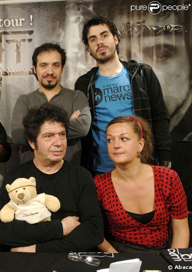 De haut en bas, et de gauche à droite : Alexandre Astier, Simon Astier, Lionnel Astier et Anne Girouard