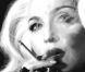 Madonna fume dans le clip de  Girl Gone Wild , mars 2012.