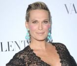 Molly Sims, enceinte de six mois, exhibait son ventre rond dans une superbe robe noire brodée lors de l'ouverture de la nouvelle boutique Valentino sur Rodeo Drive à Beverly Hills, le 27 mars 2012.