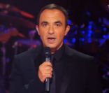 Nikos Aliagas lors du Battle Estelle/Valérie Delgado dans la bande-annonce de The Voice, samedi 31 mars 2012 sur TF1