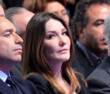 Carla Bruni-Sarkozy, entre Jean-François Copé et Édouard Balladur, au meeting de Villepinte, le 11 mars 2012.
