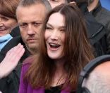 Carla Bruni au meeting de Nicolas Sarkozy place de la Concorde à Paris, dimanche 15 avril 2012.