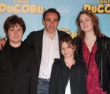 Elie Semoun et toute l\'équipe du film <em>L\'Elève Ducobu</em>, en juin 2011 à Paris