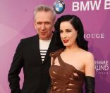 La sublime Dita Von Teese en Gualtier et Jean-Paul Gaultier aux Duftstars Awards à Berlin, le 4 mai 2012.
