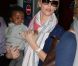 Charlize Theron et son fils Jackson à l'aéroport de Roissy, le 8 mai 2012