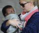 En parfaite symbiose, Charlize Theron et son fils Jackson, à l'aéroport de Paris Roissy, le 8 mai 2012