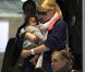 Pour la première fois, Charlize Theron présente son fils Jackson, à l'aéroport de Paris Roissy, le 8 mai 2012