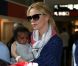 Pour la première fois, Charlize Theron présente son fils Jackson, à l'aéroport de Paris Roissy, le 8 mai 2012