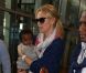 Pour la première fois, Charlize Theron présente son fils Jackson, à l'aéroport de Paris Roissy, le 8 mai 2012