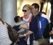Pour la première fois, Charlize Theron présente son fils Jackson, à l'aéroport de Paris Roissy, le 8 mai 2012