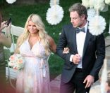 Exclusif : Jessica Simpson très enceinte et son fiancé Eric Johnson au mariage d'une amie le 25 mars 2012.