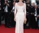 Eva Herzigova en Dolce &amp; Gabbana sur le tapis rouge de l'ouverture du festival de Cannes 2012 le 16 mai