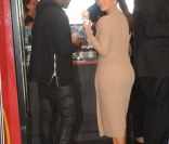 Kim Kardashian et Kanye West vont s\'acheter une glace, à Cannes le 23 mai 2012