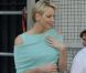 Le prince Albert et Charlene le 26 mai 2012 dans le paddock à la rencontre de personnes handicapées à l'occasion du Grand Prix de Monaco