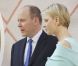 Le prince Albert et Charlene sont allés rencontrer des personnes handicapées dans le paddock du Grand Prix de Monaco le 26 mai 2012