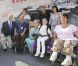 Le prince Albert et Charlene sont allés rencontrer des personnes handicapées dans le paddock du Grand Prix de Monaco le 26 mai 2012