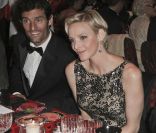 Le prince Albert et la princesse Charlene de Monaco donnaient le 27 mai au Sporting Club de Monte-Carlo un dîner de gala ponctuant, dans le faste et la bonne humeur, le Grand Prix de Monaco 2012. Le vainqueur de la course Mark Webber et sa femme Ann 