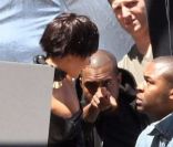 Kim Kardashian et Kanye West sur un shooting dans le quartier de China Town, à Los Angeles, le 13 mai 2012.