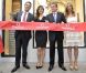 Bérénice Marlohe, aux côtés des cadres de Omega, inaugure la nouvelle boutique de la marque suisse à Venise. Le 30 mai 2012.