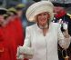Elizabeth II avait réuni autour d'elle sur la barge royale Spirit of Chartwell le duc d'Edimbourg, le prince Charles et Camilla Parker Bowles, le prince William et Catherine, duchesse de Cambridge (Kate Middleton), et le prince Harry, pour la parade fluviale sur la Tamise du jubilé de diamant, le 3 juin 2012.