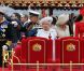 Elizabeth II avait réuni autour d'elle sur la barge royale Spirit of Chartwell le duc d'Edimbourg, le prince Charles et Camilla Parker Bowles, le prince William et Catherine, duchesse de Cambridge (Kate Middleton), et le prince Harry, pour la parade fluviale sur la Tamise du jubilé de diamant, le 3 juin 2012.