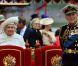 Elizabeth II avait réuni autour d'elle sur la barge royale Spirit of Chartwell le duc d'Edimbourg, le prince Charles et Camilla Parker Bowles, le prince William et Catherine, duchesse de Cambridge (Kate Middleton), et le prince Harry, pour la parade fluviale sur la Tamise du jubilé de diamant, le 3 juin 2012.