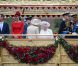 Elizabeth II avait réuni autour d'elle sur la barge royale Spirit of Chartwell le duc d'Edimbourg, le prince Charles et Camilla Parker Bowles, le prince William et Catherine, duchesse de Cambridge (Kate Middleton), et le prince Harry, pour la parade fluviale sur la Tamise du jubilé de diamant, le 3 juin 2012.