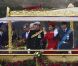 Elizabeth II avait réuni autour d'elle sur la barge royale Spirit of Chartwell le duc d'Edimbourg, le prince Charles et Camilla Parker Bowles, le prince William et Catherine, duchesse de Cambridge (Kate Middleton), et le prince Harry, pour la parade fluviale sur la Tamise du jubilé de diamant, le 3 juin 2012.