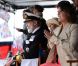  La princesse Eugenie au premier plan, le prince Michael et la princesse Michael de Kent en arrière-plan. 
 Elizabeth II avait réuni autour d'elle sur la barge royale Spirit of Chartwell le duc d'Edimbourg, le prince Charles et Camilla Parker Bowles, le prince William et Catherine, duchesse de Cambridge (Kate Middleton), et le prince Harry, pour la parade fluviale sur la Tamise du jubilé de diamant, le 3 juin 2012. 
