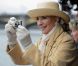  La princesse Michael de Kent immortalise la parade. 
 Elizabeth II avait réuni autour d'elle sur la barge royale Spirit of Chartwell le duc d'Edimbourg, le prince Charles et Camilla Parker Bowles, le prince William et Catherine, duchesse de Cambridge (Kate Middleton), et le prince Harry, pour la parade fluviale sur la Tamise du jubilé de diamant, le 3 juin 2012. 