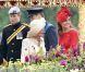 Kate Middleton, presque plus rouge que la barge royale Spirit of Chartwell, a bien failli éclipser Elizabeth II lors de la parade fluviale sur la Tamise pour le jubilé de diamant de la reine, à Londres, le 3 juin 2012.