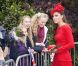Kate Middleton, presque plus rouge que la barge royale Spirit of Chartwell, a bien failli éclipser Elizabeth II lors de la parade fluviale sur la Tamise pour le jubilé de diamant de la reine, à Londres, le 3 juin 2012.