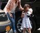 Suri Cruise et sa maman Katie Holmes dans les rues de New York le 14 juin 2012