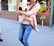 Suri Cruise et sa maman Katie Holmes dans les rues de New York le 14 juin 2012