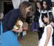 Kate Middleton, tout sourire, a accueilli 150 enfants issus de l'une de ses associations caritatives, The Art Room, au théâtre. Était jouée la pièce The Lion, the Witch and The Wardrobe de C.S Lewis à Londres, le 15 juin 2012