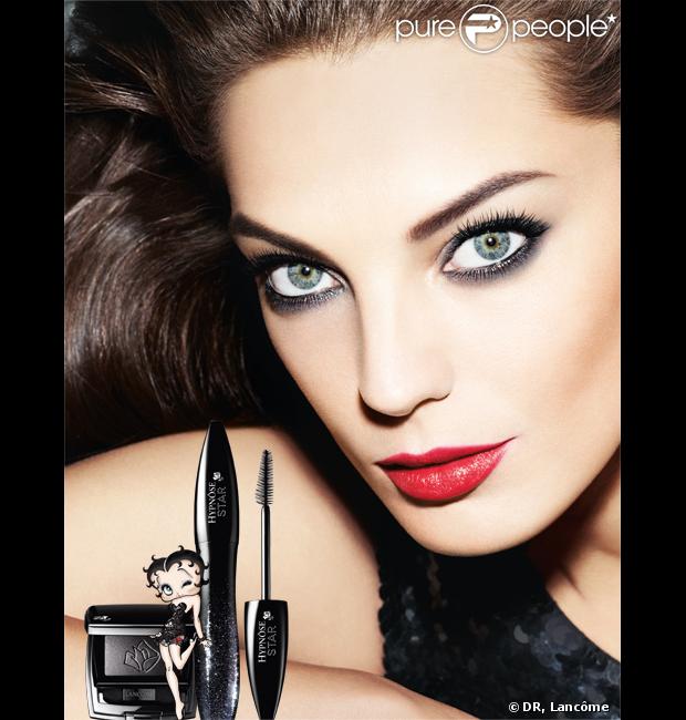 Daria Werbowy, top model et égérie du mascara Hypnôse de Lancôme.