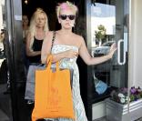 Lily Allen à Los Angeles, elle fait des efforts de look, elle fume !