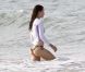 Jessica Biel se jette dans les eaux mouvementées de Porto Rico en attendant son Justin Timberlake en tournage. Juin 2012