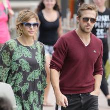 Ryan Golsing et Eva Mendes dans le parc d'attraction des chutes du Niagara, en juin 2012.