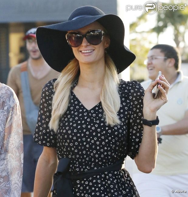 Paris Hilton s'offre une séance de shopping à Los Angeles, le samedi 30 juin 2012.