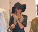 Paris Hilton s'offre une séance de shopping à Los Angeles, le samedi 30 juin 2012.